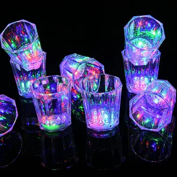 12 adet parlak LED Bardak Otomatik Yanıp Sönen İçme Bardağı Renk Değiştiren Bira Viski Kupalar shot bardakları Bar Kulübü Parti Malzemeleri