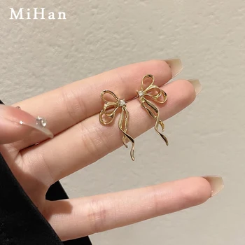 Mihan 925 Gümüş İğne moda takı Kelebek Küpe Güzel Tasarım Metalik Altın Renk Damla Küpe Kadınlar İçin Kız